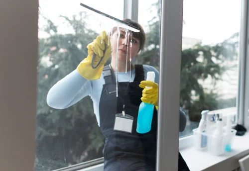 Nettoyage de vitres intérieures et extérieures à Saint-Santin-de-Maurs